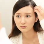 生え際が気になる女性